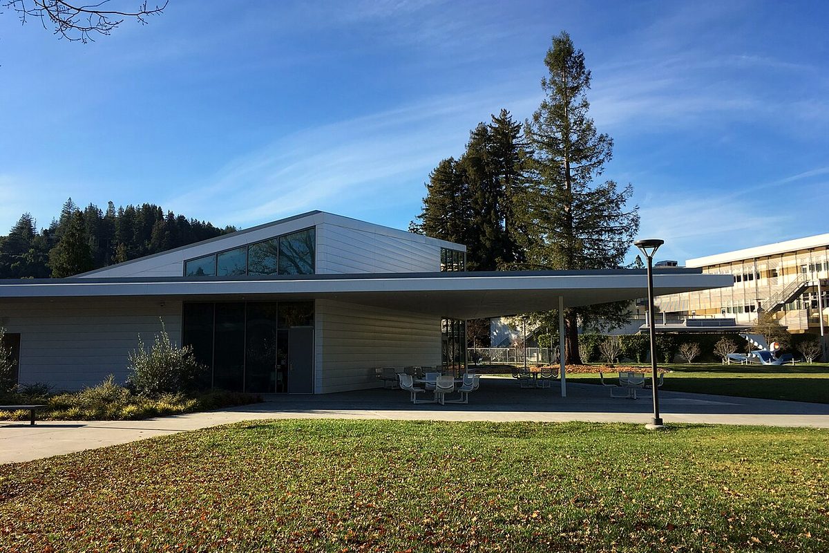 College of Marin's Kentfield campus on a sunny day